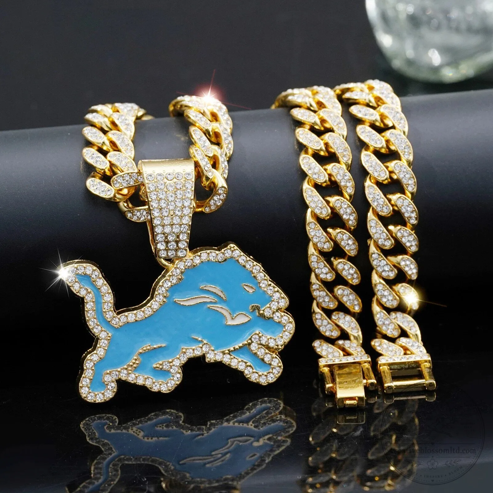 Detroit Lions NFL Football Gold Chain Necklace with Blue Enamel Lion Pendant