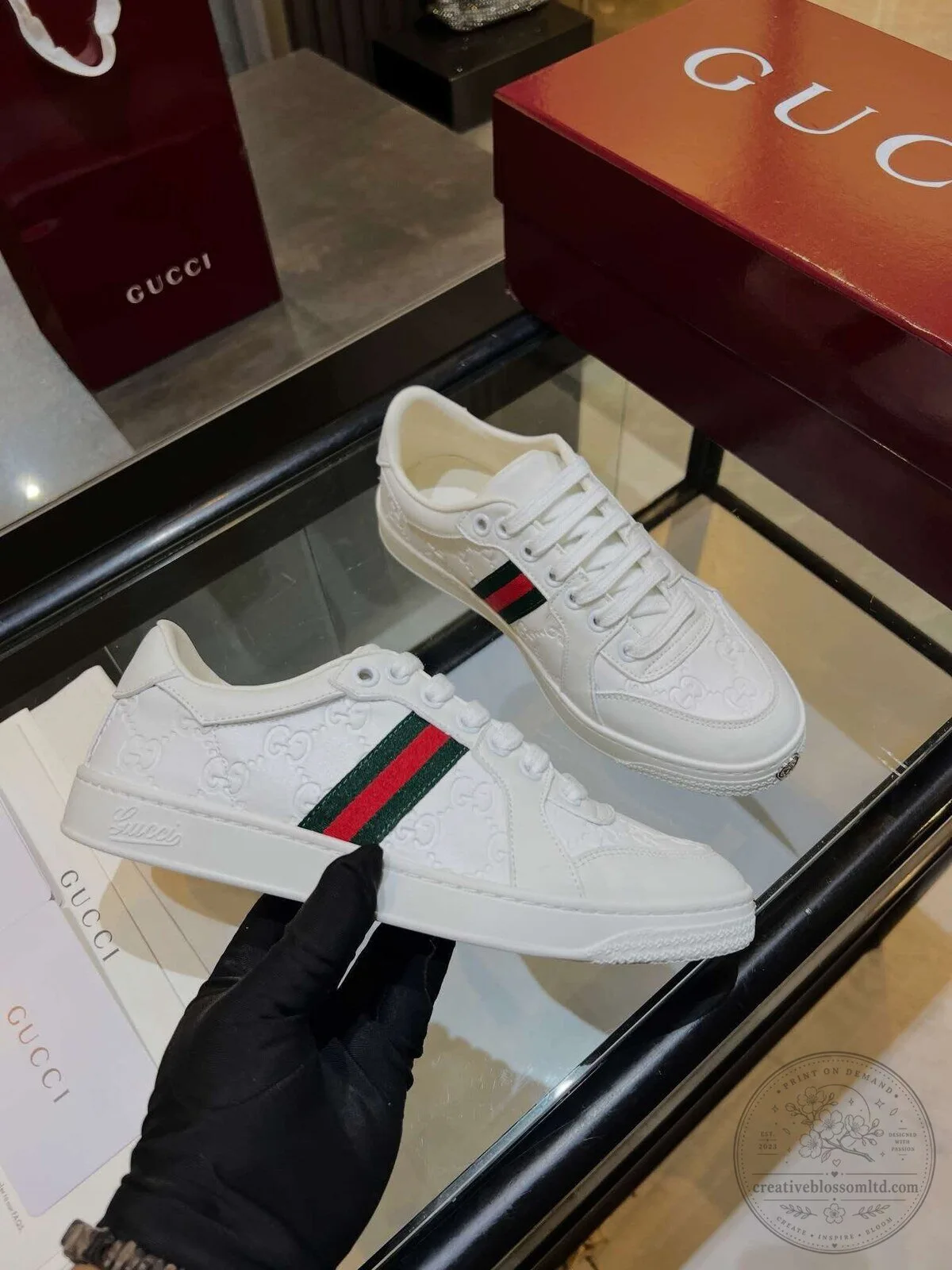 Gucci White Leather Low Top Sneakers with Red and Green Stripe